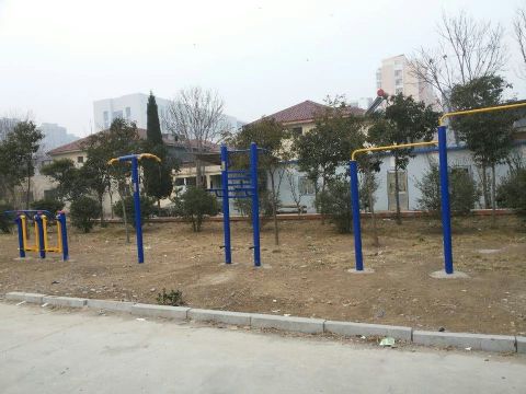 点击查看详细信息<br>标题：户外锻炼设施 阅读次数：2590
