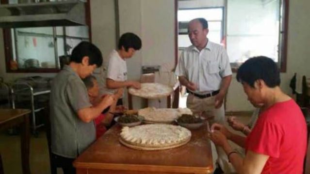 点击查看详细信息<br>标题：冬至包饺子 阅读次数：1884